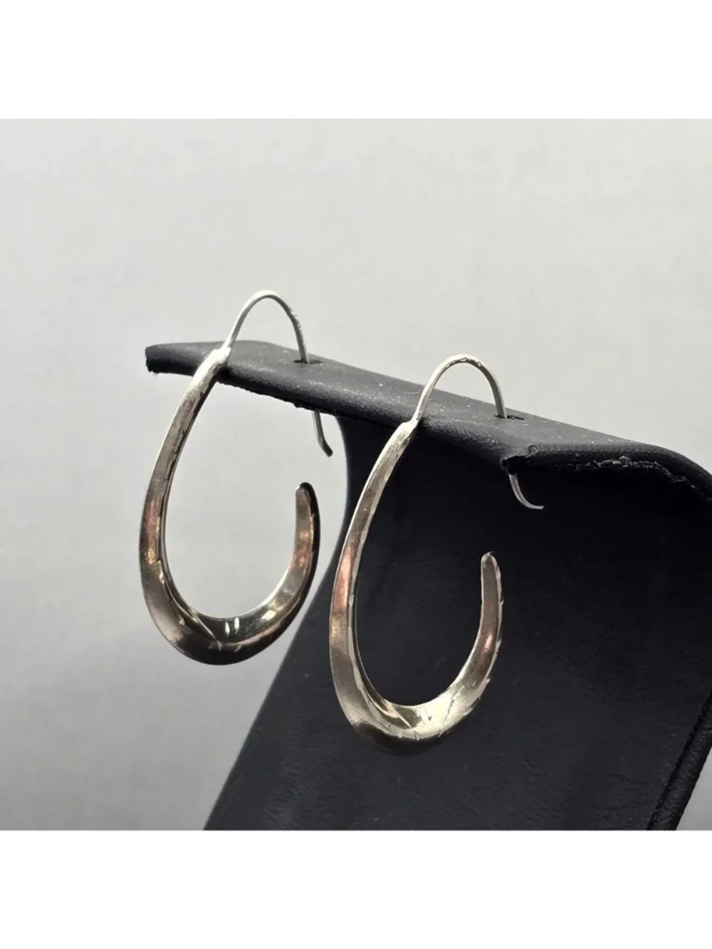 Vintage Sterling Silver Etched J Hoop Earrings Puffy Tapered Dangle 1.25" - Picture 5 of 11